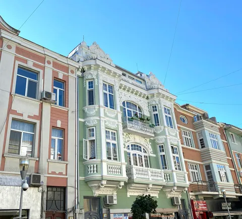 Стари сгради на улица във Варна